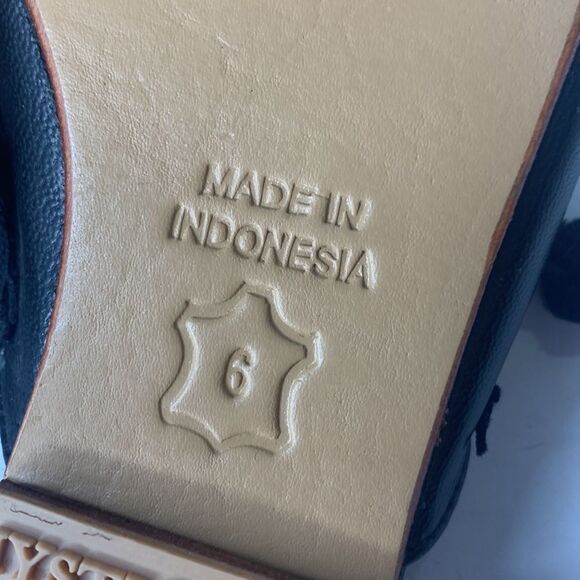 Mystique black fringed Pom Pom pointed toe flats NWOB - Picture 7 of 8